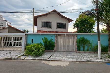 Casa para alugar com 220m², 4 quartos e 4 vagasFachada