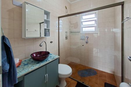 Casa para alugar com 220m², 4 quartos e 4 vagasBanheiro 2