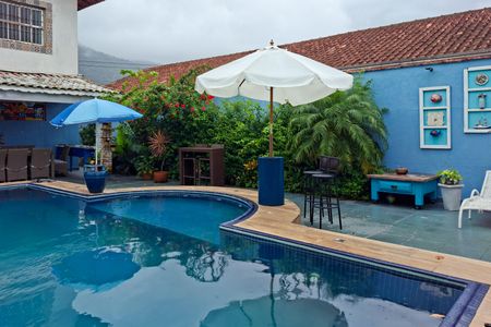 Casa para alugar com 220m², 4 quartos e 4 vagasPiscina