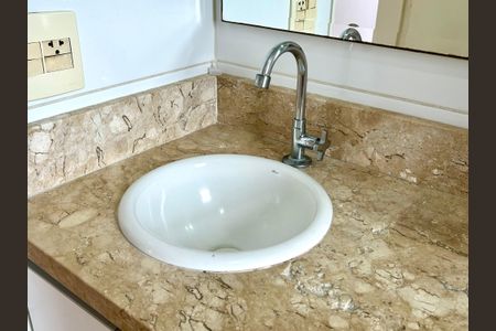 Apartamento à venda com 52m², 2 quartos e 1 vaga Apartamento à venda com 52m², 2 quartos e 1 vagaBanheiro