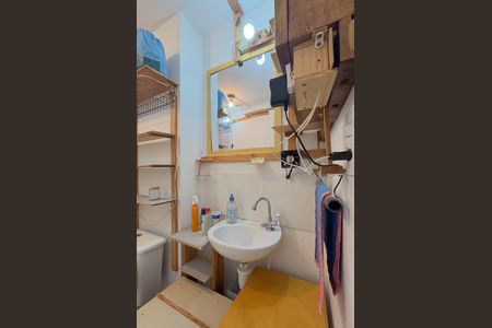 Banheiro de kitnet/studio para alugar com 1 quarto, 24m² em Sé, São Paulo