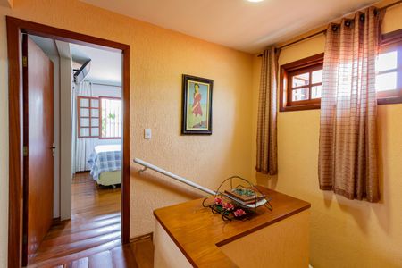 Casa à venda com 160m², 3 quartos e 3 vagasEscada