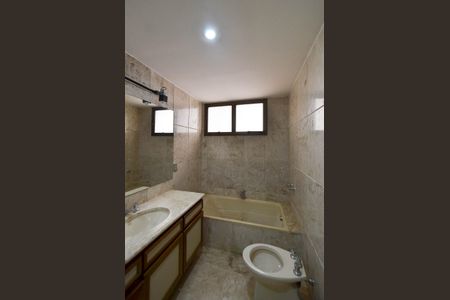 Apartamento à venda com 300m², 4 quartos e 3 vagasBanheiro Social