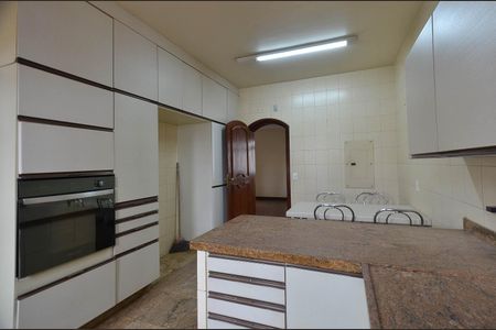 Apartamento à venda com 300m², 4 quartos e 3 vagasCozinha