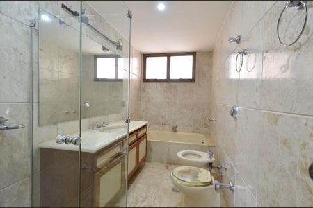 Apartamento à venda com 300m², 4 quartos e 3 vagasBanheiro Social