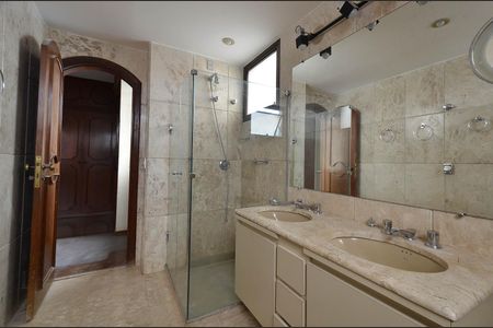 Apartamento à venda com 300m², 4 quartos e 3 vagasBanheiro Suíte 1