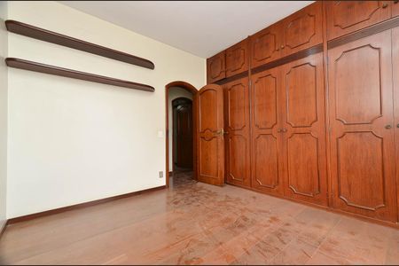 Apartamento à venda com 300m², 4 quartos e 3 vagasQuarto 2