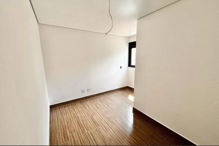 Casa à venda com 140m², 4 quartos e 2 vagas Casa à venda com 140m², 4 quartos e 2 vagasFoto 08