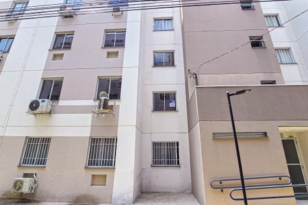 Apartamento para alugar com 46m², 2 quartos e 1 vaga Apartamento para alugar com 46m², 2 quartos e 1 vagaFachada do bloco com placa