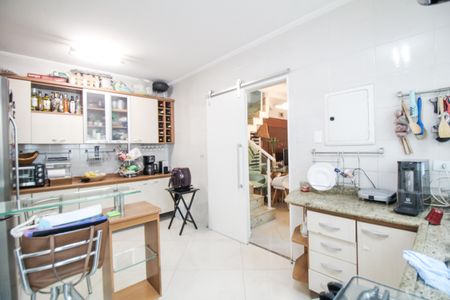 Casa à venda com 110m², 3 quartos e 2 vagas Casa à venda com 110m², 3 quartos e 2 vagasCozinha