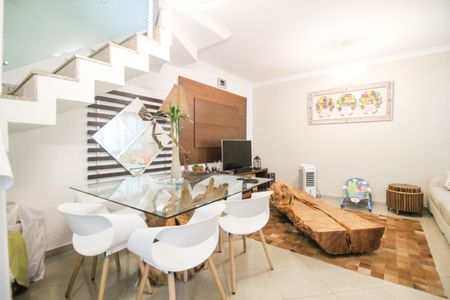 Casa à venda com 110m², 3 quartos e 2 vagas Casa à venda com 110m², 3 quartos e 2 vagasSala