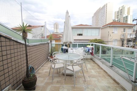 Casa à venda com 110m², 3 quartos e 2 vagas Casa à venda com 110m², 3 quartos e 2 vagasVaranda