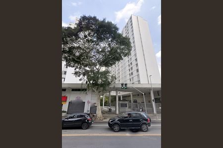 Apartamento para alugar com 132m², 3 quartos e sem vaga