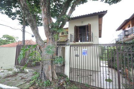 Casa para alugar com 150m², 3 quartos e 1 vaga Casa para alugar com 150m², 3 quartos e 1 vagaFachada