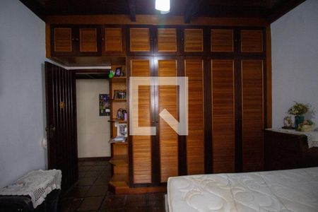 Casa à venda com 200m², 5 quartos e 1 vagaQuarto