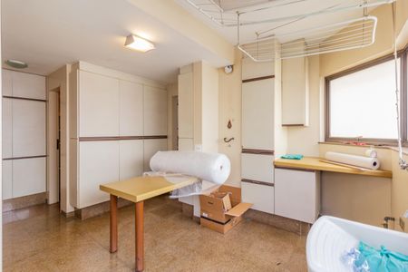 Apartamento à venda com 460m², 4 quartos e 4 vagas Apartamento à venda com 460m², 4 quartos e 4 vagasÁrea de Serviço