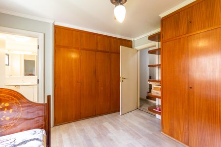 Apartamento à venda com 460m², 4 quartos e 4 vagas Apartamento à venda com 460m², 4 quartos e 4 vagasSuíte 2