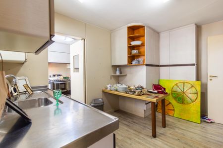 Apartamento à venda com 460m², 4 quartos e 4 vagas Apartamento à venda com 460m², 4 quartos e 4 vagasCozinha