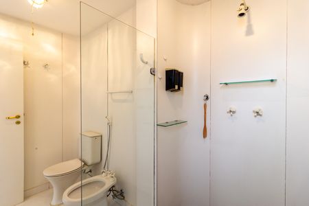 Apartamento à venda com 460m², 4 quartos e 4 vagas Apartamento à venda com 460m², 4 quartos e 4 vagasBanheiro da Suíte 4