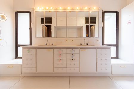 Apartamento à venda com 460m², 4 quartos e 4 vagas Apartamento à venda com 460m², 4 quartos e 4 vagasBanheiro da Suíte 4