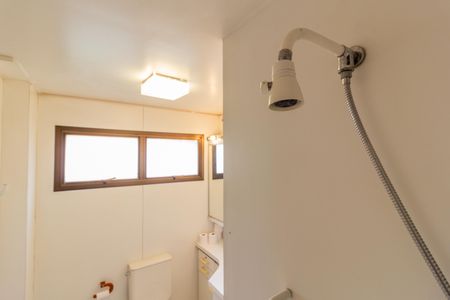 Apartamento à venda com 460m², 4 quartos e 4 vagas Apartamento à venda com 460m², 4 quartos e 4 vagasBanheiro da Suíte 2