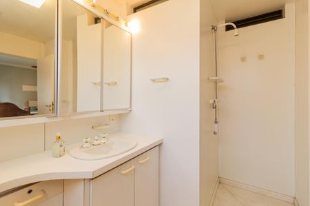 Apartamento à venda com 460m², 4 quartos e 4 vagas Apartamento à venda com 460m², 4 quartos e 4 vagasBanheiro da Suíte 2