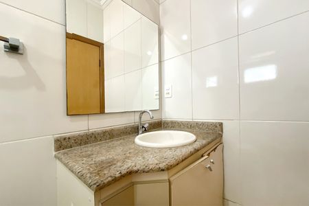 Casa à venda com 176m², 4 quartos e 2 vagasBanheiro