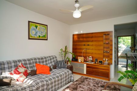 Sala de casa de condomínio para alugar com 2 quartos, 360m² em Itaupuaçu, Maricá