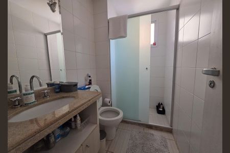Apartamento à venda com 130m², 3 quartos e 3 vagasBanheiro da Suíte 2