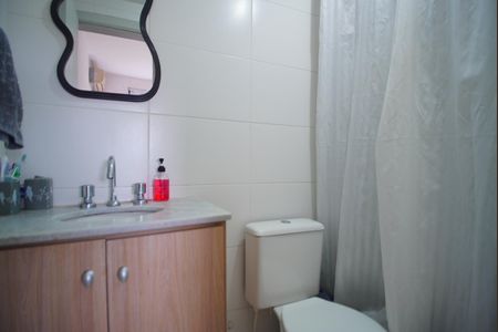 Banheiro da Suíte de apartamento à venda com 2 quartos, 46m² em Passo das Pedras, Porto Alegre