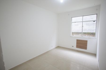 Quarto 1 de apartamento para alugar com 2 quartos, 58m² em Taquara, Rio de Janeiro