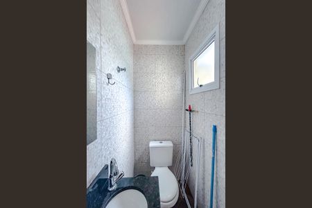 Casa de condomínio à venda com 116m², 2 quartos e 2 vagasBanheiro de serviço