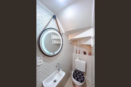 Casa de condomínio à venda com 116m², 2 quartos e 2 vagasLavabo