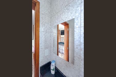 Casa de condomínio à venda com 116m², 2 quartos e 2 vagasBanheiro de serviço