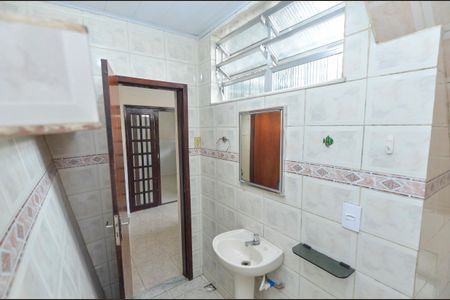 Banheiro de kitnet/studio para alugar com 1 quarto, 25m² em Tijuca, Rio de Janeiro