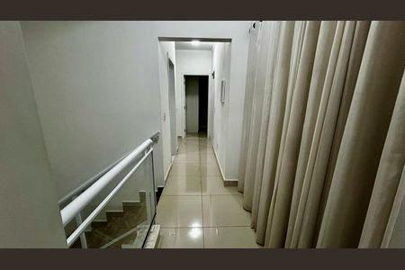 Casa à venda com 121m², 3 quartos e 3 vagasCorredor