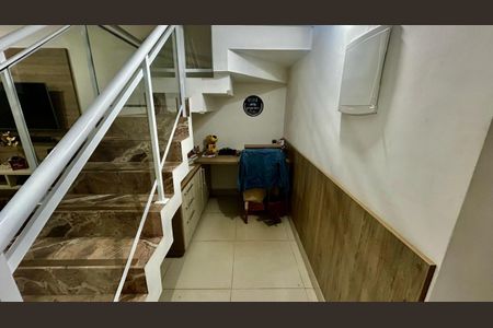 Casa à venda com 121m², 3 quartos e 3 vagasEscadas