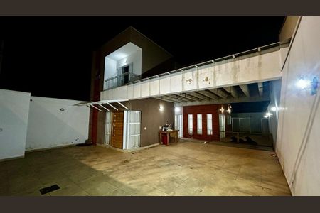 Casa à venda com 121m², 3 quartos e 3 vagasÁrea externa