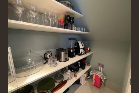 Casa à venda com 308m², 3 quartos e 2 vagas Casa à venda com 308m², 3 quartos e 2 vagasDespensa