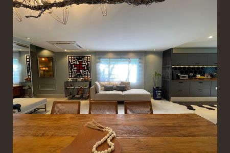 Casa à venda com 308m², 3 quartos e 2 vagas Casa à venda com 308m², 3 quartos e 2 vagasSala de Jantar