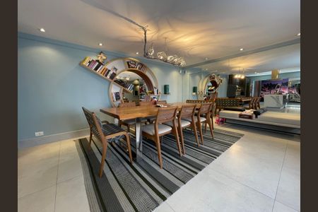 Casa à venda com 308m², 3 quartos e 2 vagas Casa à venda com 308m², 3 quartos e 2 vagasSala de Jantar