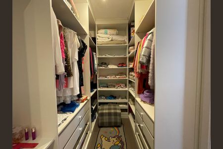 Casa à venda com 308m², 3 quartos e 2 vagas Casa à venda com 308m², 3 quartos e 2 vagasCloset da suíte 3