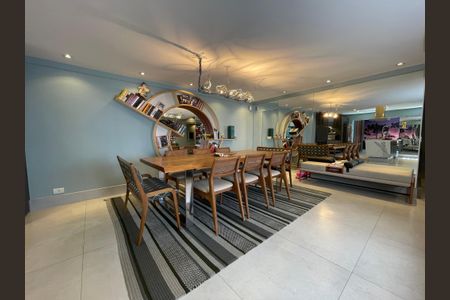 Casa à venda com 308m², 3 quartos e 2 vagas Casa à venda com 308m², 3 quartos e 2 vagasSala de Jantar