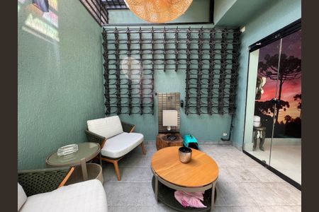 Casa à venda com 308m², 3 quartos e 2 vagas Casa à venda com 308m², 3 quartos e 2 vagasQuintal