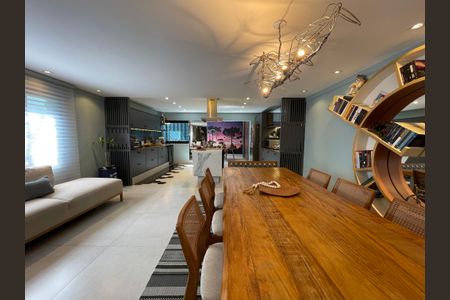 Casa à venda com 308m², 3 quartos e 2 vagas Casa à venda com 308m², 3 quartos e 2 vagasSala de Jantar