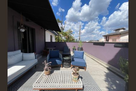 Casa à venda com 308m², 3 quartos e 2 vagas Casa à venda com 308m², 3 quartos e 2 vagasVaranda