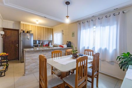 Casa à venda com 185m², 3 quartos e 2 vagas Casa à venda com 185m², 3 quartos e 2 vagasCopa