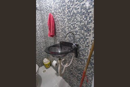 Casa à venda com 185m², 3 quartos e 2 vagas Casa à venda com 185m², 3 quartos e 2 vagasBanheiro da garagem