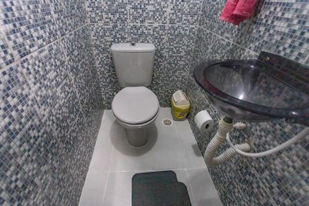 Casa à venda com 185m², 3 quartos e 2 vagas Casa à venda com 185m², 3 quartos e 2 vagasBanheiro da garagem