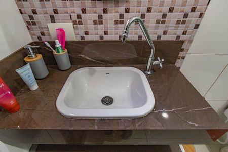 Casa à venda com 185m², 3 quartos e 2 vagas Casa à venda com 185m², 3 quartos e 2 vagasBanheiro da suíte